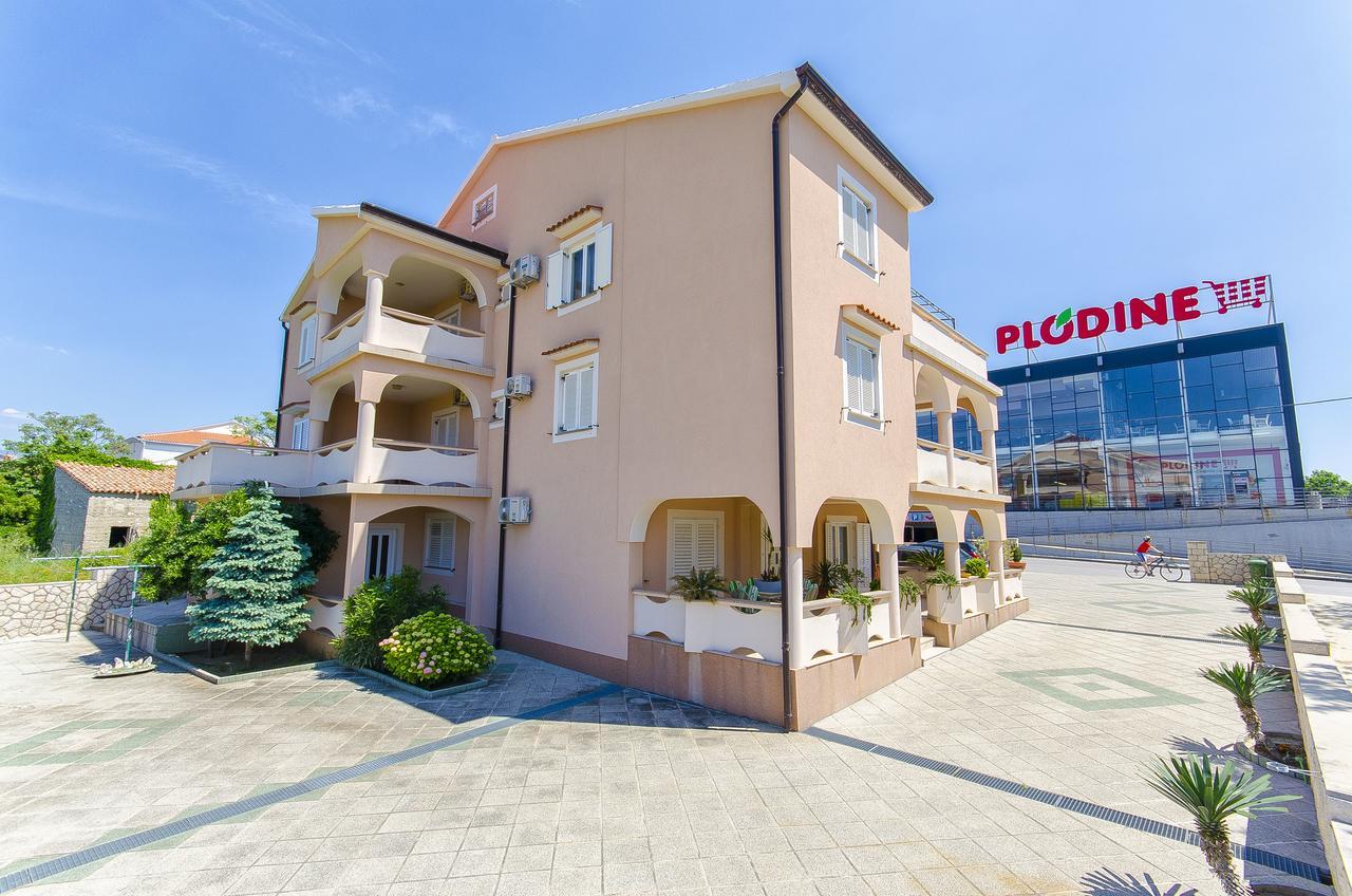 Apartments Biserka Novalja Exterior photo