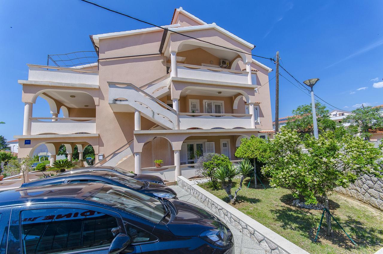 Apartments Biserka Novalja Exterior photo